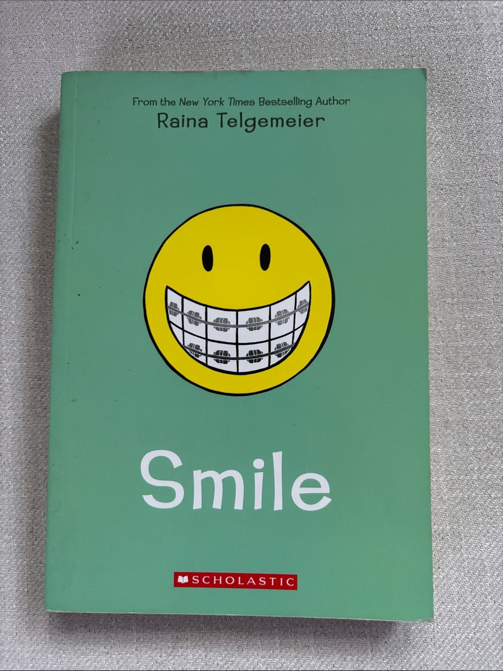 Scholastic "Smile" Graphic Novel - Reina Telgemeier